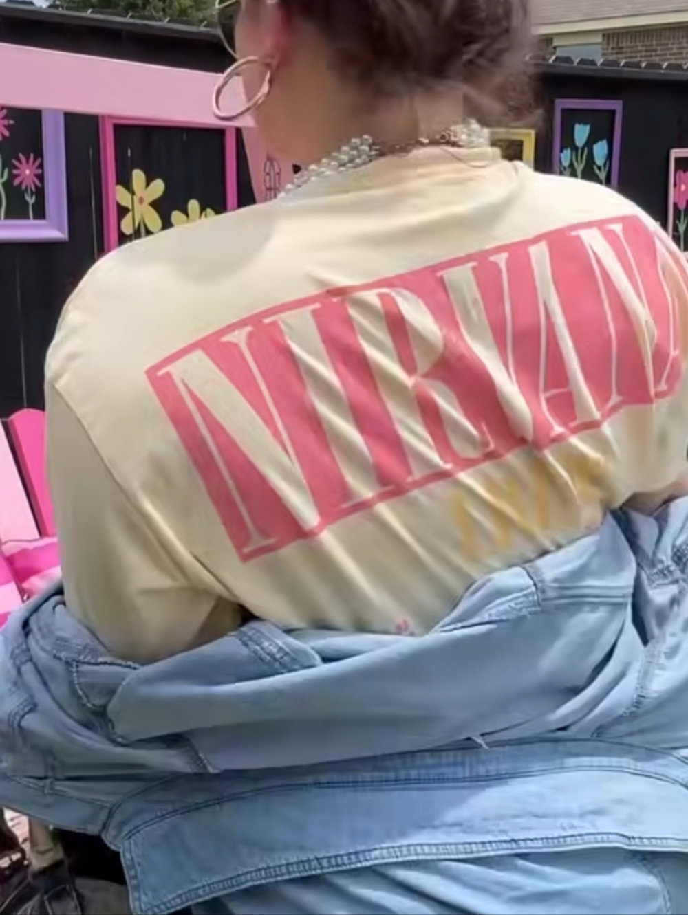 NIRVANA Light Yellow Tee with Pink & Yellow Fade Logo - Picture 6 of 6